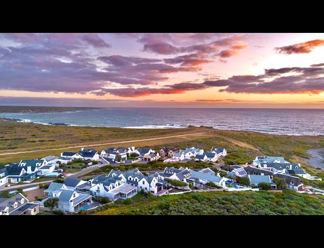 4 BEDROOM HOUSE FOR SALE IN GROTTO BAY